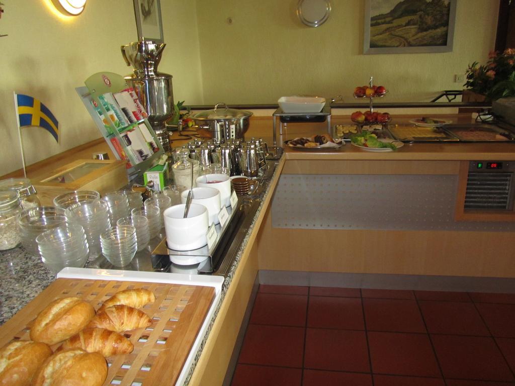Hotel Zur Burg Nuerburg エクステリア 写真
