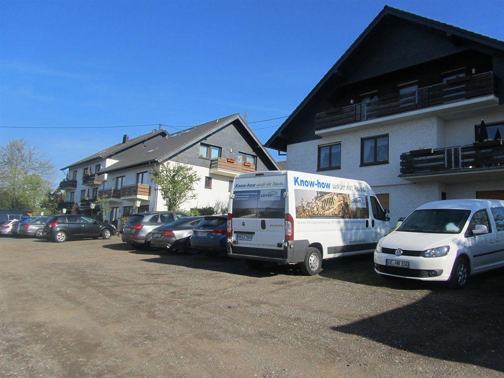 Hotel Zur Burg Nuerburg エクステリア 写真