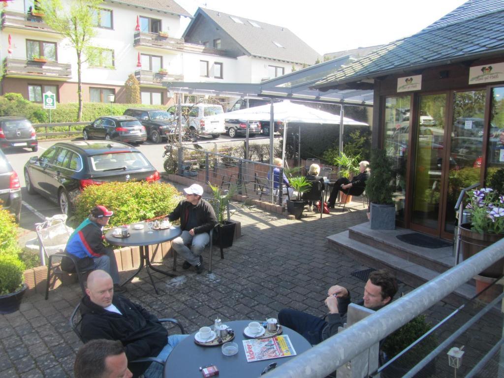 Hotel Zur Burg Nuerburg エクステリア 写真
