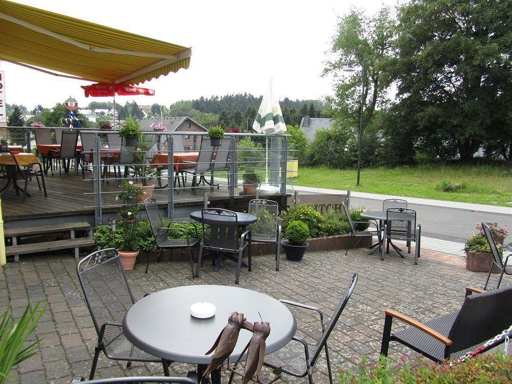 Hotel Zur Burg Nuerburg エクステリア 写真