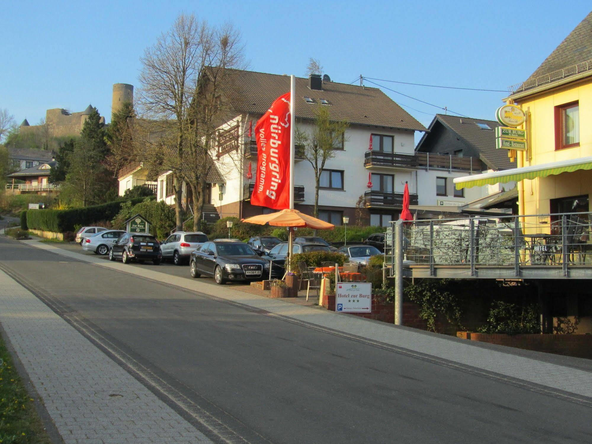 Hotel Zur Burg Nuerburg エクステリア 写真