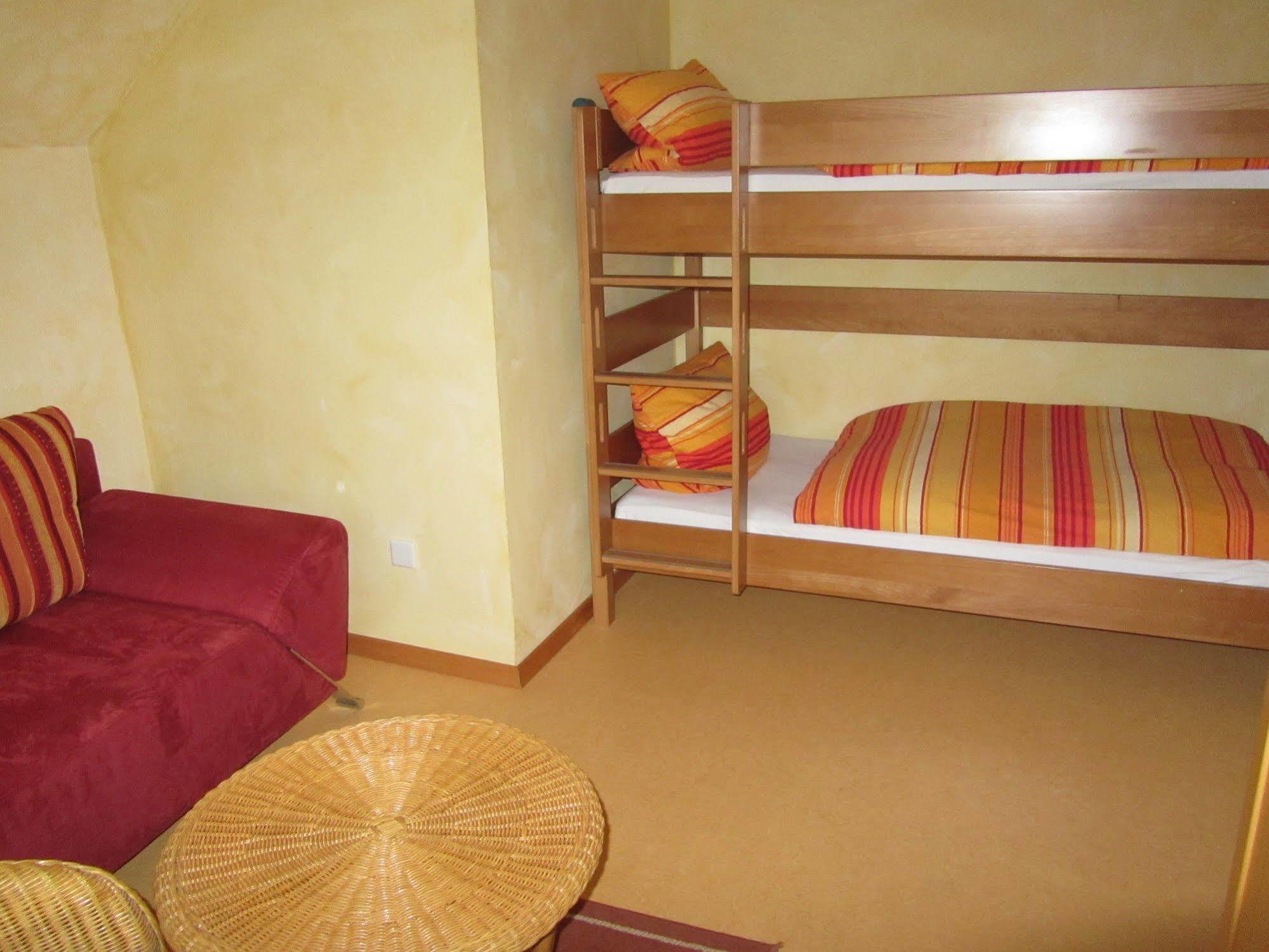 Hotel Zur Burg Nuerburg エクステリア 写真