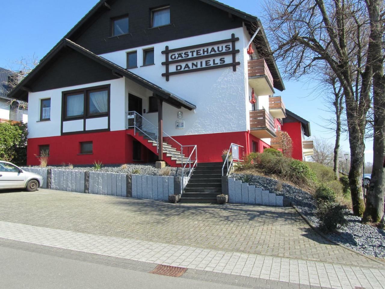 Hotel Zur Burg Nuerburg エクステリア 写真